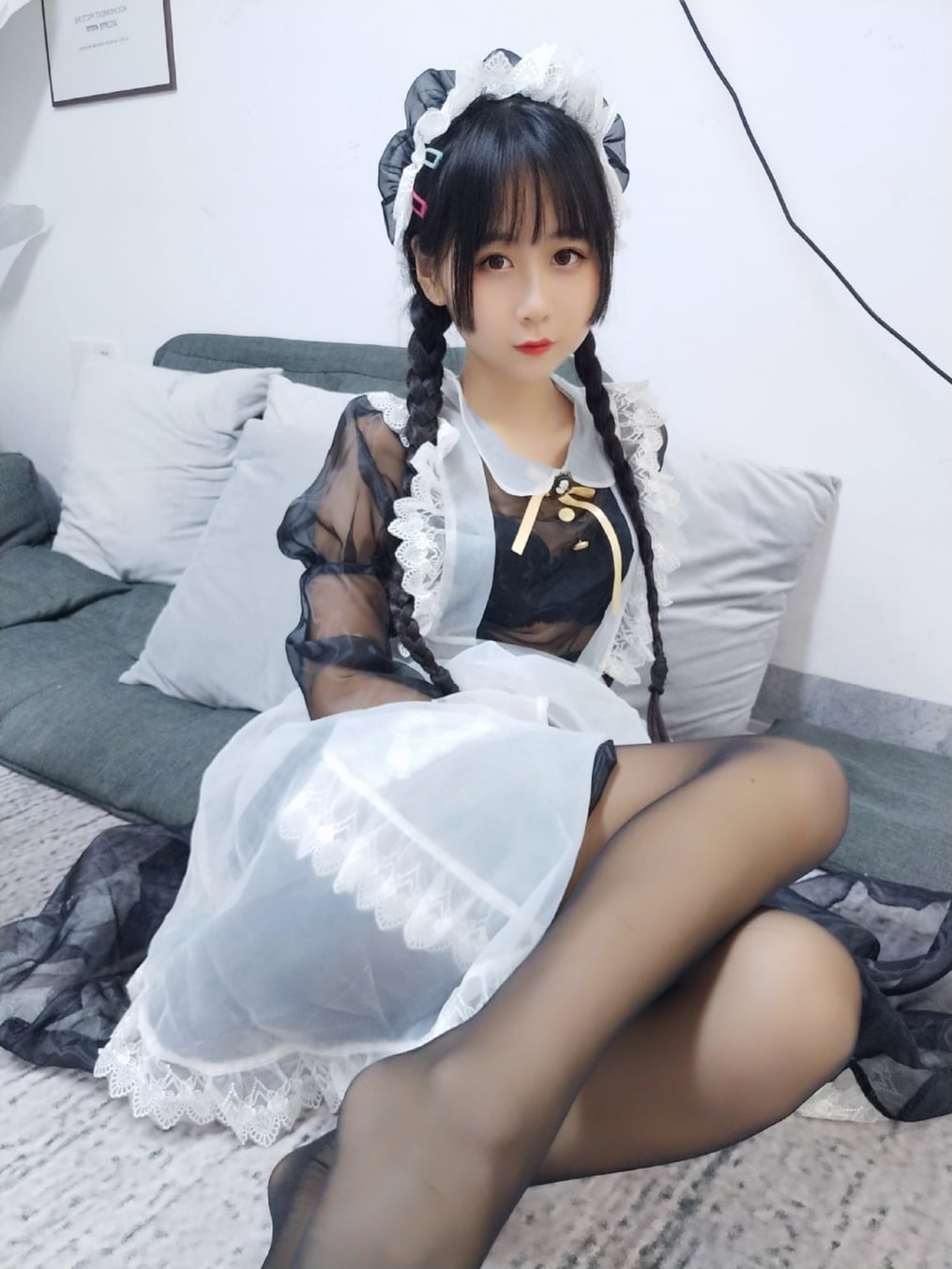 萌芽儿 – NO.004 透明女仆自拍 [26P]